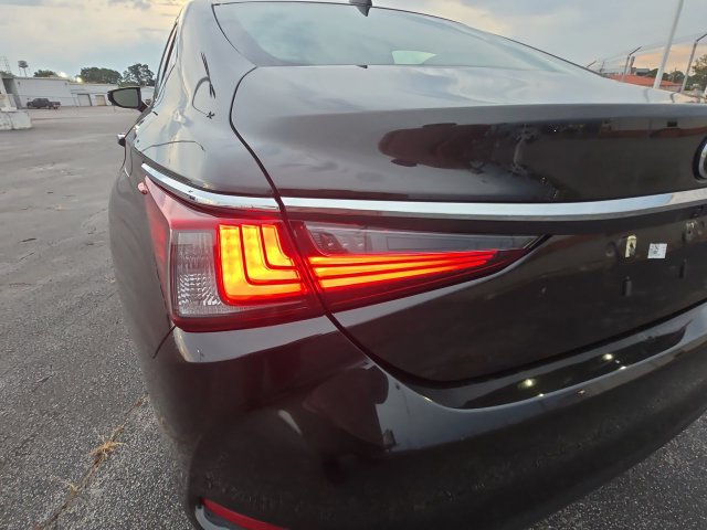 Used 2025 Lexus ES 350 w/ Premium Package FWD image 23