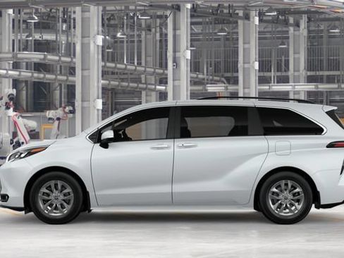 New 2026 Toyota Sienna XLE FWD image 6