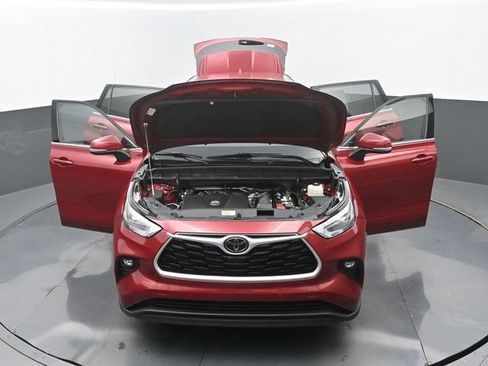 Used 2020 Toyota Highlander LE image 33