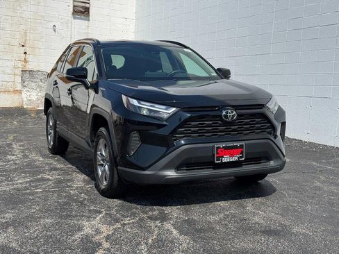 Used 2025 Toyota RAV4 XLE image 2