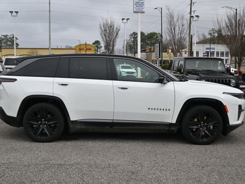 Used 2024 Jeep Wagoneer Launch Edition image 16