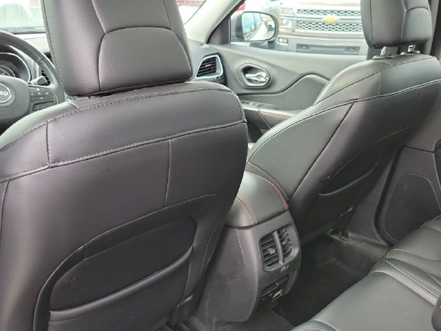 Used 2019 Jeep Cherokee Trailhawk AWD/4WD image 20