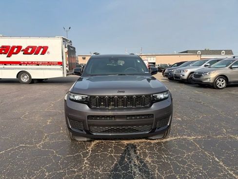 Used 2023 Jeep Grand Cherokee L Laredo AWD/4WD image 3