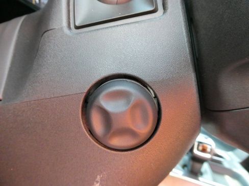 Used 2022 Chevrolet Silverado 1500 High Country w/ Technology Package image 24