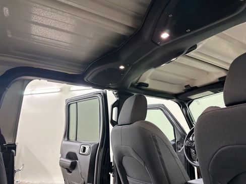 Used 2025 Jeep Gladiator Nighthawk image 22