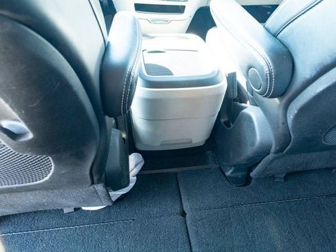 Used 2023 Chrysler Pacifica Touring-L FWD image 31