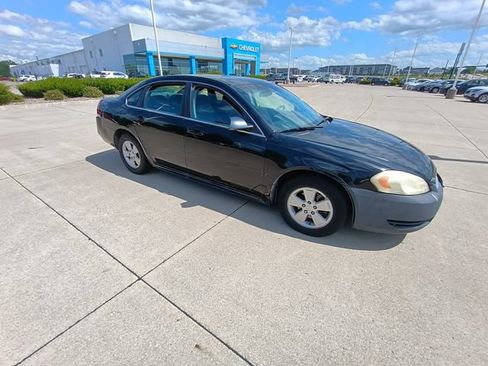 Used 2010 Chevrolet Impala LT FWD image 2