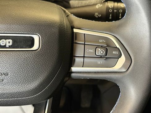 Used 2022 Jeep Compass Latitude AWD/4WD image 11