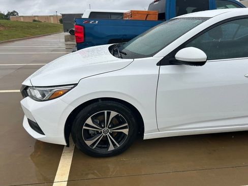 Used 2021 Nissan Sentra SV image 2