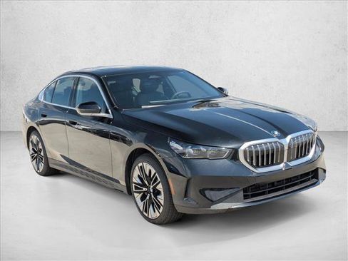 Used 2026 BMW 530i xDrive w/ Premium Package AWD/4WD image 7