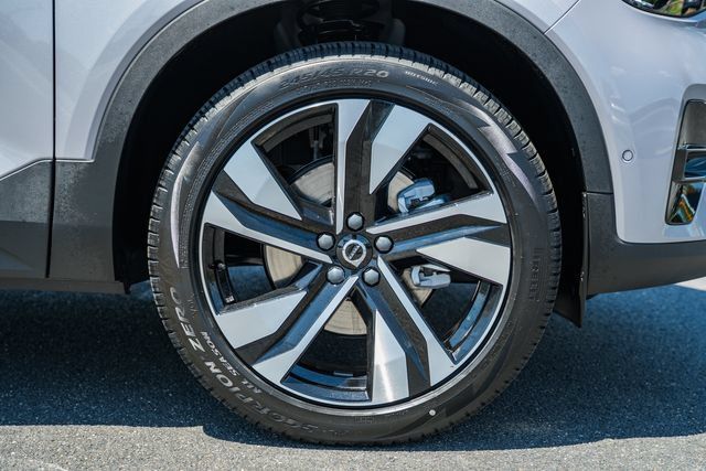 New 2026 Volvo XC40 B5 Plus w/ Climate Package AWD/4WD image 18