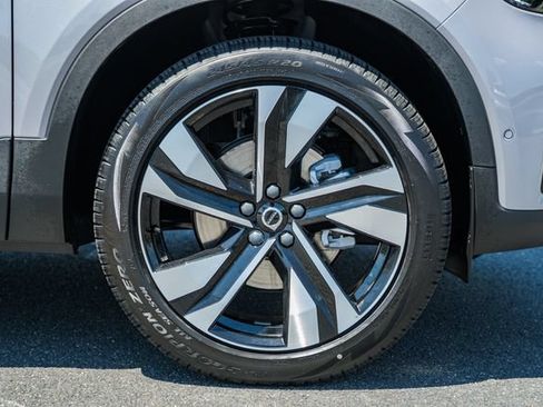 New 2026 Volvo XC40 B5 Plus w/ Climate Package AWD/4WD image 18