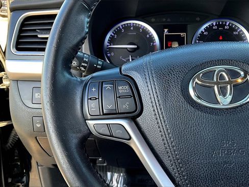 Used 2018 Toyota Highlander XLE image 18