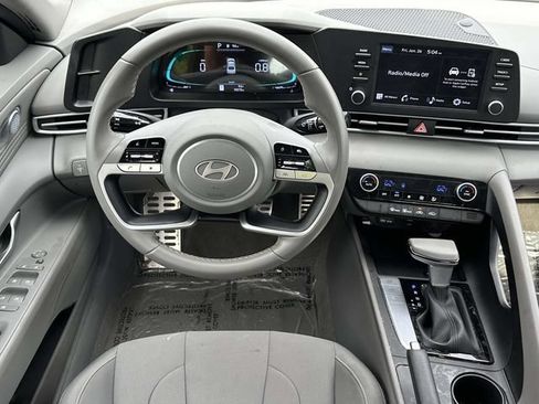 Certified 2025 Hyundai Elantra Sport FWD image 8