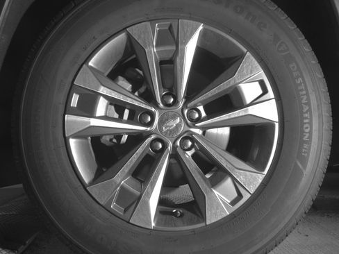 Used 2025 Chevrolet Equinox LT FWD image 12
