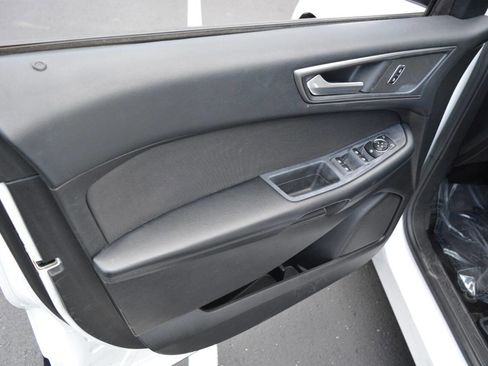 Used 2017 Ford Edge SE w/ Cargo Accessory Package image 11