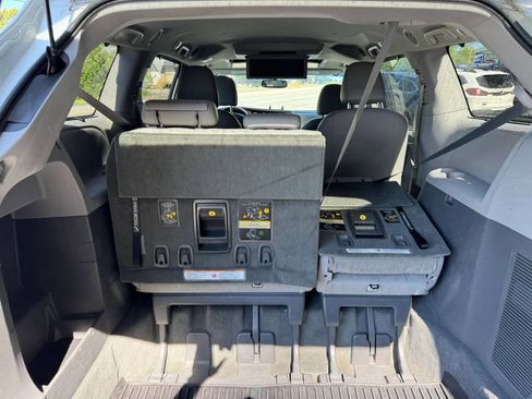 Used 2017 Toyota Sienna XLE Premium AWD/4WD image 5