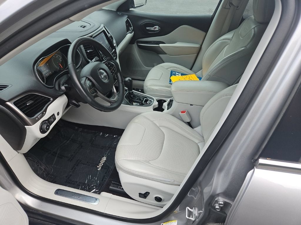 Used 2019 Jeep Cherokee Limited w/ Technology Group AWD/4WD image 15
