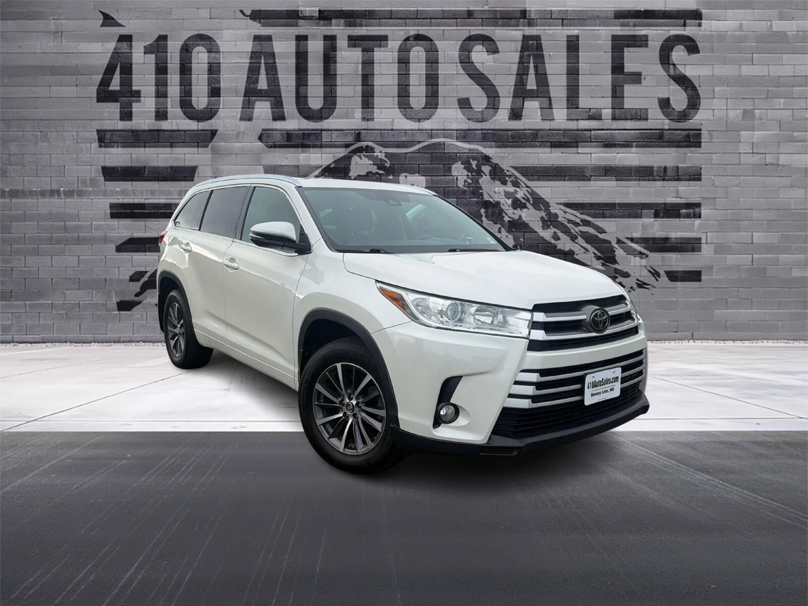 Used 2018 Toyota Highlander XLE AWD/4WD image 1