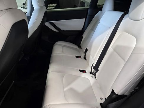 Used 2021 Tesla Model Y Long Range image 11