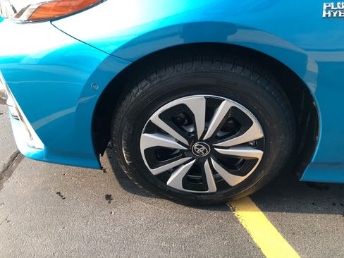 Used 2017 Toyota Prius Prime Advanced FWD image 27