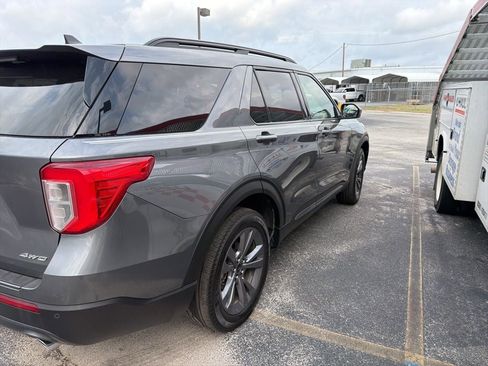 Used 2022 Ford Explorer XLT w/ Equipment Group 202A image 6