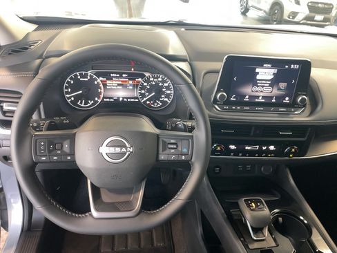 Used 2025 Nissan Rogue SV AWD/4WD image 13
