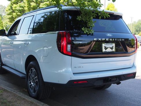 Certified 2025 Ford Expedition Active RWD image 5