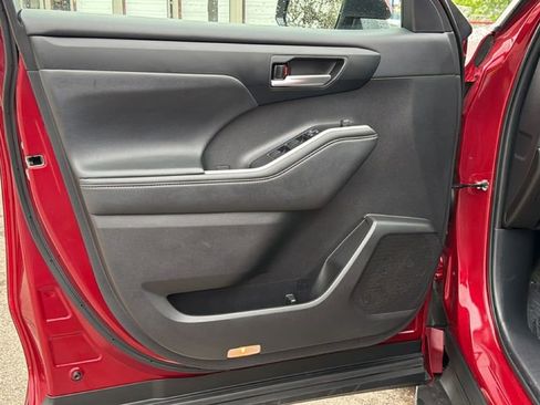 Certified 2025 Toyota Highlander XLE AWD/4WD image 13