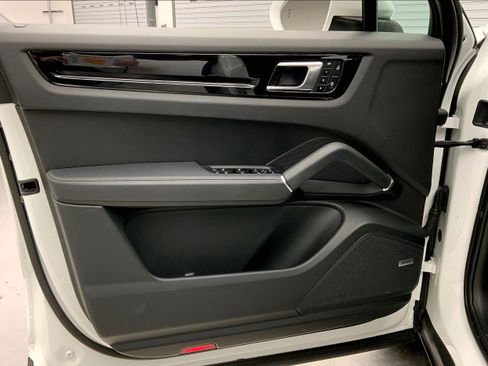 Used 2022 Porsche Cayenne E-Hybrid image 27