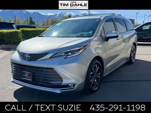 Used 2025 Toyota Sienna Platinum AWD/4WD image 5