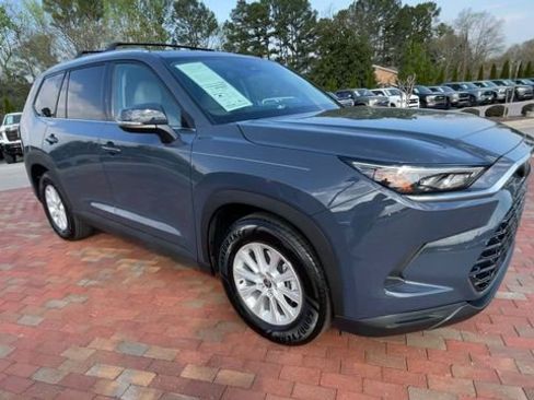 Used 2025 Toyota Grand Highlander AWD Hybrid image 3