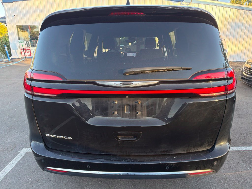 Used 2024 Chrysler Pacifica Touring FWD image 6