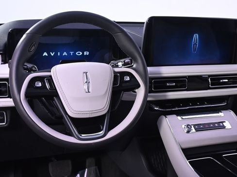 New 2026 Lincoln Aviator Reserve AWD/4WD image 13