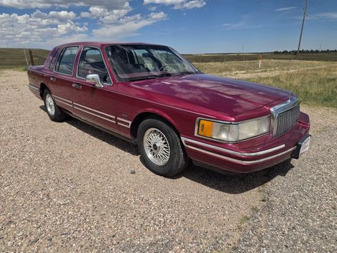 Used 1993 Lincoln Town Car Executive RWD image 7