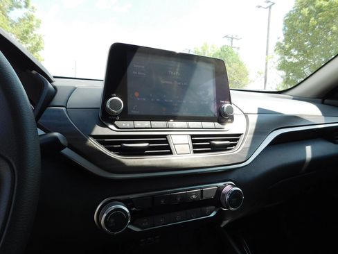 Used 2024 Nissan Altima 2.5 SV FWD image 16