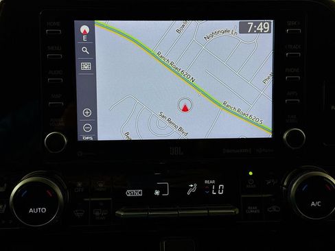 Used 2020 Toyota Highlander Limited FWD image 13