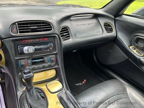 Used 1998 Chevrolet Corvette Coupe w/ Roof Pkg RWD image 12