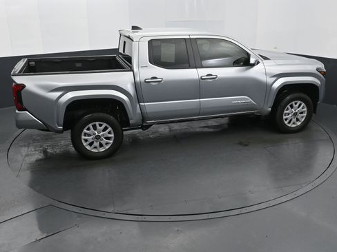Used 2024 Toyota Tacoma SR5 w/ SR5 Upgrade Package image 31