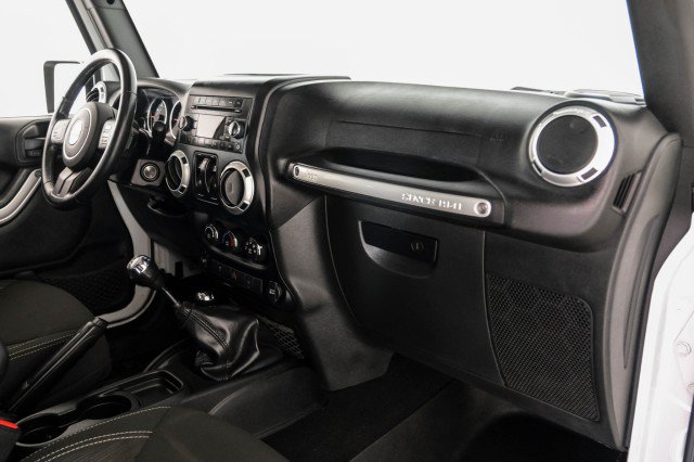 Used 2015 Jeep Wrangler Sahara AWD/4WD image 10