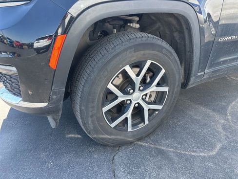 Used 2024 Jeep Grand Cherokee L Limited w/ Luxury Tech Group II image 19