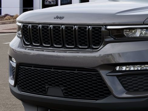 New 2025 Jeep Grand Cherokee Limited w/ Trailer Tow Package AWD/4WD image 11