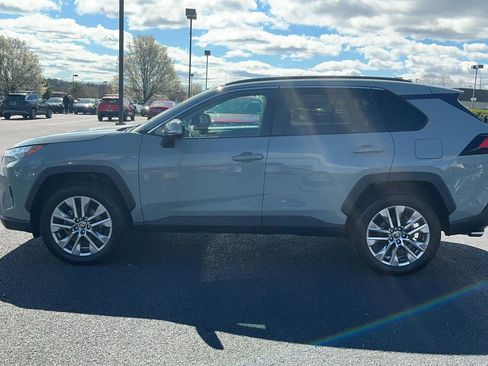 Used 2022 Toyota RAV4 XLE Premium w/ Carpet Mat Package (TMS) image 12