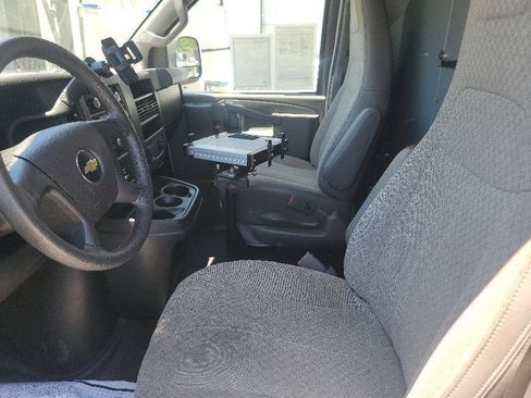 Used 2021 Chevrolet Express 2500 RWD image 4