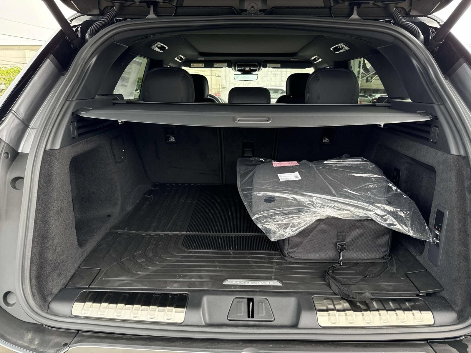New 2025 Land Rover Range Rover Sport Dynamic SE AWD/4WD image 6