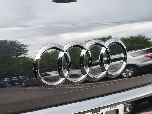 Used 2023 Audi Q7 2.0T Premium Plus AWD/4WD image 31