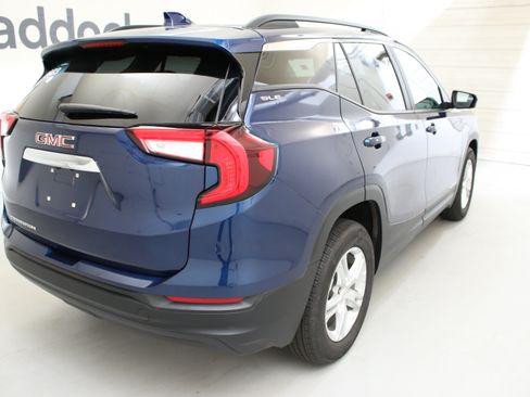 Used 2023 GMC Terrain SLE w/ Driver Convenience Package FWD image 8