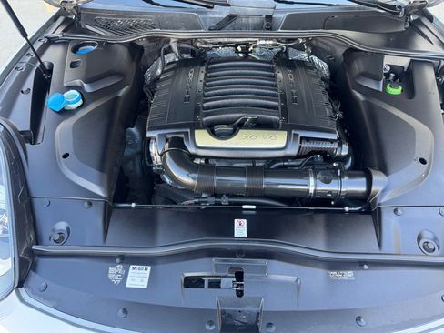 Used 2016 Porsche Cayenne w/ Premium Package image 34