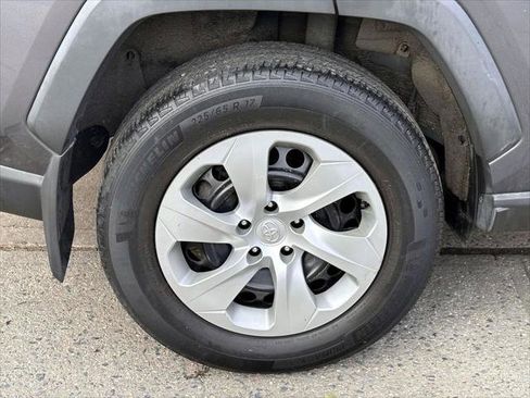 Used 2019 Toyota RAV4 LE image 11