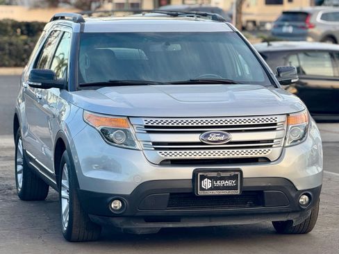 Used 2013 Ford Explorer XLT image 25